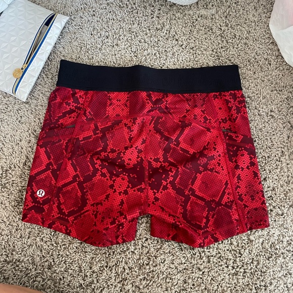 Lulu lemon spandex biker shorts size 8. Never been worn - Picture 2 of 3